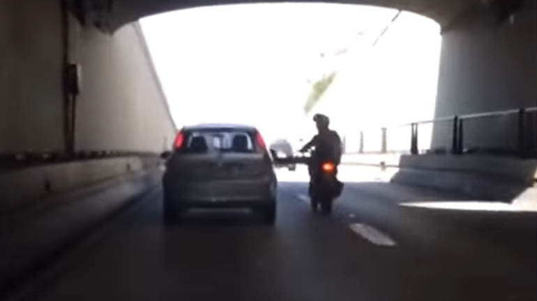 Πλήρωσε ακριβά την κλωτσιά!